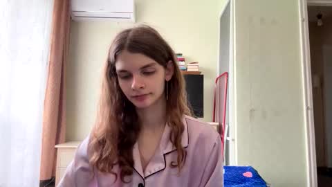 cute_kitte online show from October 3, 2025, 6:43 am