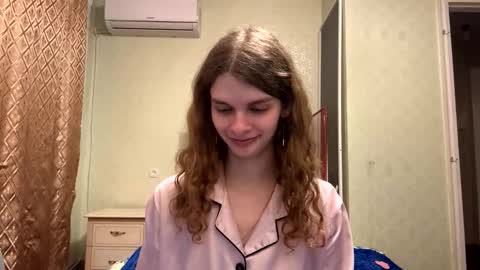 cute_kitte online show from October 4, 2025, 7:23 pm
