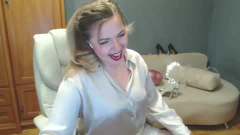 cute_phoenix online show from May 7, 2026, 6:35 pm