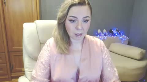 cute_phoenix online show from July 4, 2026, 6:03 pm