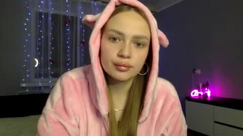 cute_shy06 online show from December 14, 2025, 7:51 pm