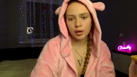 cute_shy06 online show from December 19, 2025, 6:26 pm