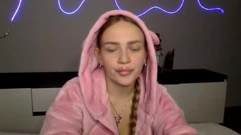 cute_shy06 online show from January 8, 2026, 7:05 pm