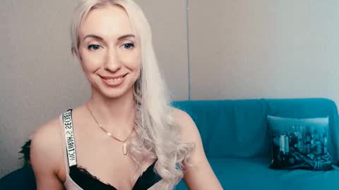 cute_smile_shy online show from February 23, 2025, 11:22 am