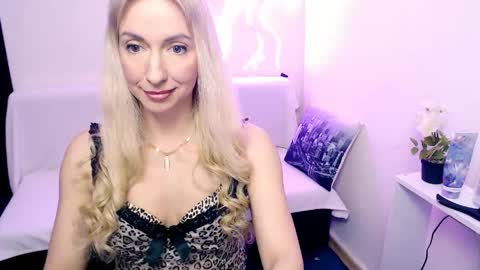 cute_smile_shy online show from April 23, 2026, 8:22 pm