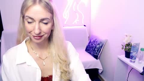 cute_smile_shy online show from April 25, 2026, 9:01 pm