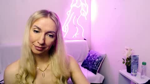 cute_smile_shy online show from April 26, 2026, 9:07 am