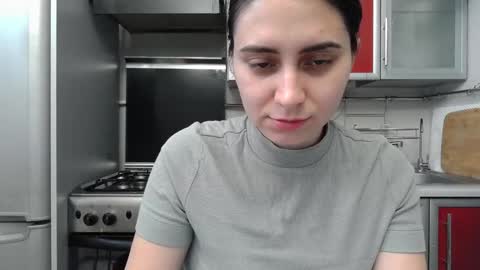 cute_strawberry_ online show from December 5, 2024, 1:17 pm