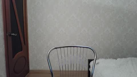 cute_strawberry_ online show from December 6, 2024, 6:17 pm