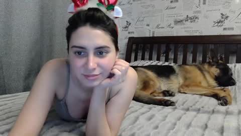 cute_strawberry_ online show from December 29, 2024, 11:40 am