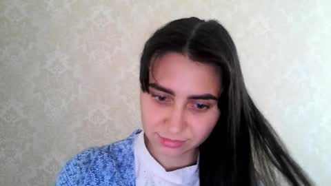 cute_strawberry_ online show from October 8, 2025, 8:12 am