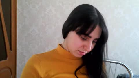 cute_strawberry_ online show from October 14, 2025, 9:43 am