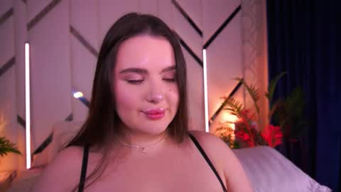 Amber online show from December 19, 2025, 1:12 am