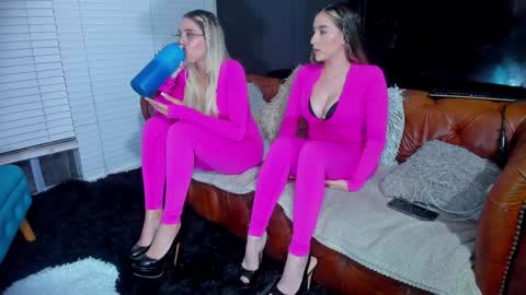WANNA SEE MORE OF TWINS              online show from November 21, 2025, 2:10 am