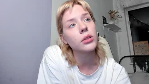 Snapshot of cuteasfuck_ chatting on October 3, 2025, 2:14 pm Amy online show from October 3, 2025, 2:14 pm