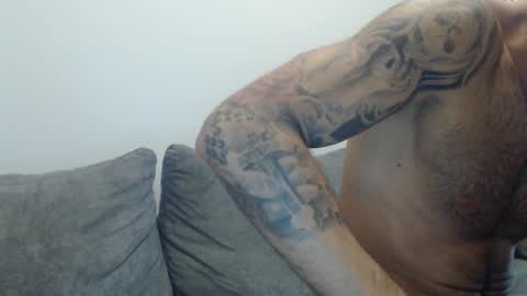 cuteeboy online show from November 5, 2025, 6:57 am