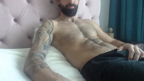 cuteeboy online show from April 1, 2026, 1:41 pm