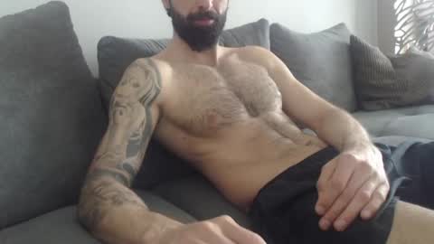 cuteeboy online show from April 17, 2026, 6:27 am