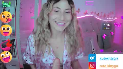 Snapshot of cuteee_kitty chatting on September 13, 2025, 12:10 am Kitty online show from September 13, 2025, 12:10 am