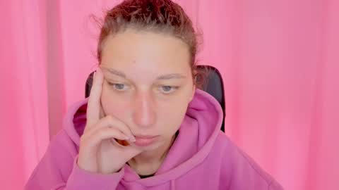 Elli online show from October 22, 2025, 9:31 am