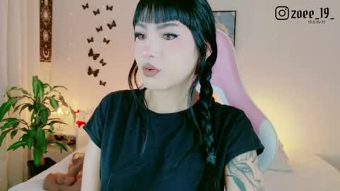 Zoe  online show from May 18, 2026, 4:29 am