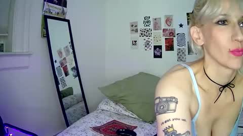 Bella online show from November 25, 2025, 7:52 am