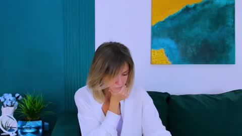 Snapshot of cutemirage chatting on October 3, 2025, 2:36 pm cutemirage online show from October 3, 2025, 2:36 pm