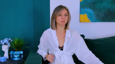 Snapshot of cutemirage chatting on October 18, 2025, 2:18 pm cutemirage online show from October 18, 2025, 2:18 pm