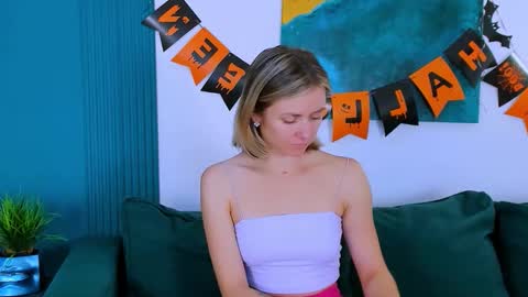 Snapshot of cutemirage chatting on October 30, 2025, 2:51 pm cutemirage online show from October 30, 2025, 2:51 pm