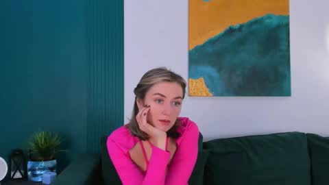 Snapshot of cutemirage chatting on December 2, 2025, 2:34 pm cutemirage online show from December 2, 2025, 2:34 pm