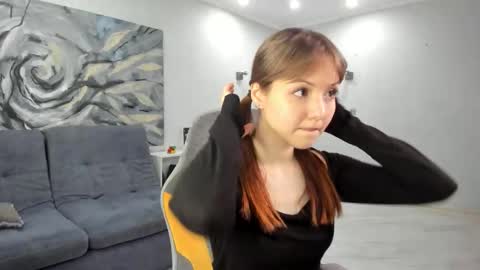 Julia online show from September 15, 2025, 2:17 pm