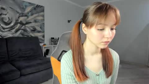 Julia online show from September 21, 2025, 12:29 pm