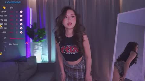 Julia online show from November 4, 2025, 12:59 pm