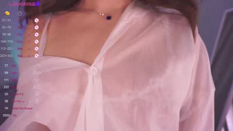 Julia online show from November 20, 2025, 2:06 pm