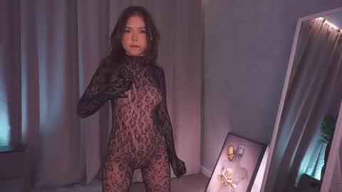 Julia online show from November 22, 2025, 1:10 pm