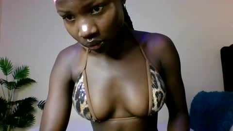 cutey_mara online show from April 4, 2026, 6:00 am