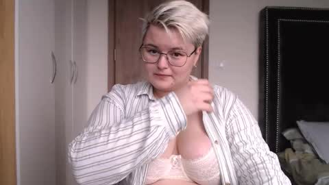 Sophie  Lilith online show from November 18, 2025, 6:07 am