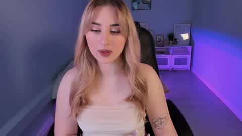  Your Louise  follow me  online show from December 3, 2024, 8:50 pm