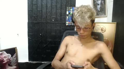 cutie_mico online show from March 6, 2025, 6:30 am