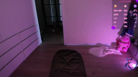 Kira online show from April 4, 2026, 9:51 am