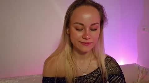 cutie_xoxo_ online show from June 18, 2026, 8:13 pm