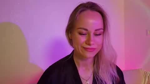cutie_xoxo_ online show from June 19, 2026, 7:06 pm