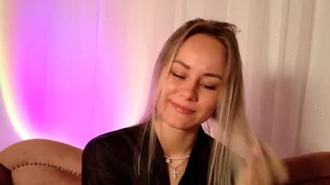 cutie_xoxo_ online show from August 3, 2026, 8:13 am