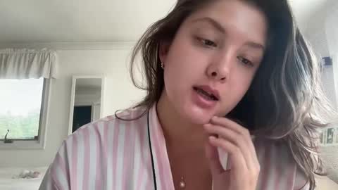 Cutieoggg420 online show from September 8, 2025, 6:18 pm