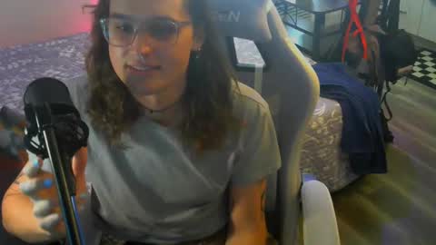 cutiepiescarlett online show from May 2, 2026, 11:43 pm