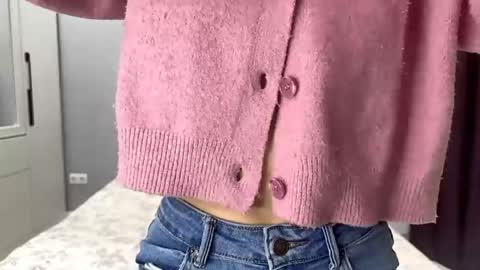 Akemi online show from April 19, 2026, 8:24 am