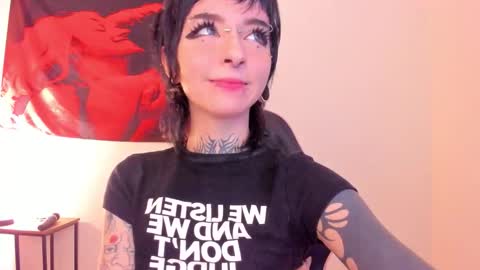 cel I am independent Help me reach 200 thumbs up uwu online show from March 13, 2026, 3:57 am