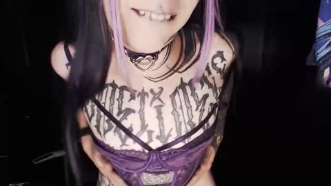 Nikki online show from April 11, 2026, 8:57 pm