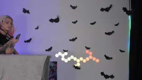  cyber zoe   online show from October 22, 2025, 5:02 pm