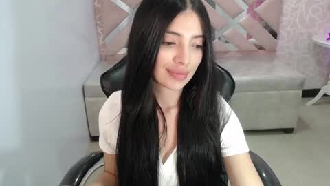 CINTIA ARAUJO online show from November 21, 2025, 2:54 am